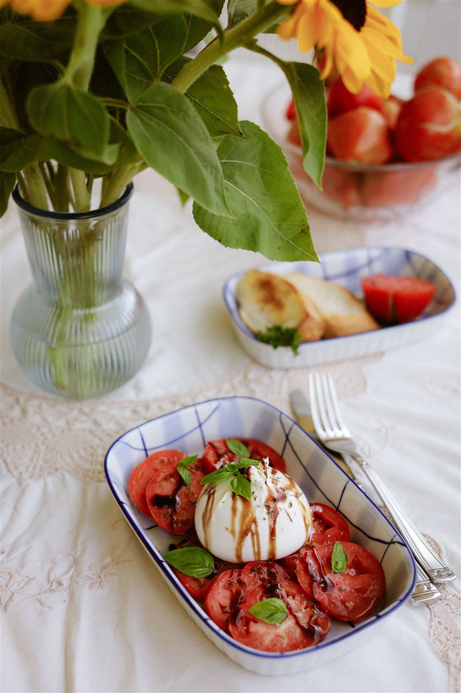 Fresh burrata and heirloom tomato dish from the Cleveland Meal Prep weekly menu